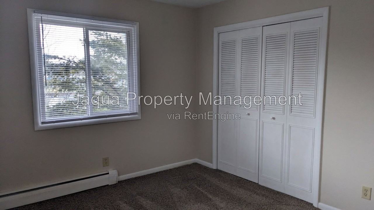 2135 Cambridge Dr #2D - Photo 7 of 11