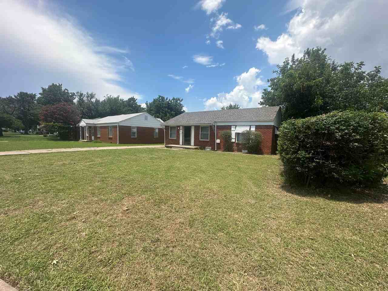 125 E Northrup Dr - Photo 2 of 48
