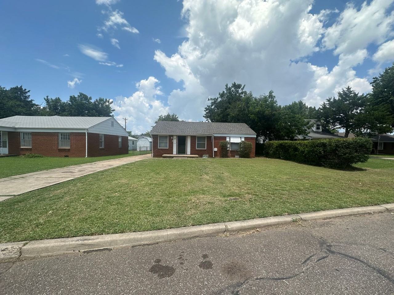 125 E Northrup Dr - Photo 3 of 48