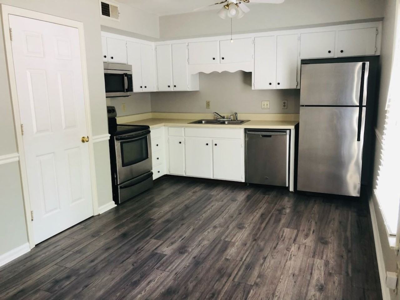 906 Hammack Dr - Photo 4 of 12