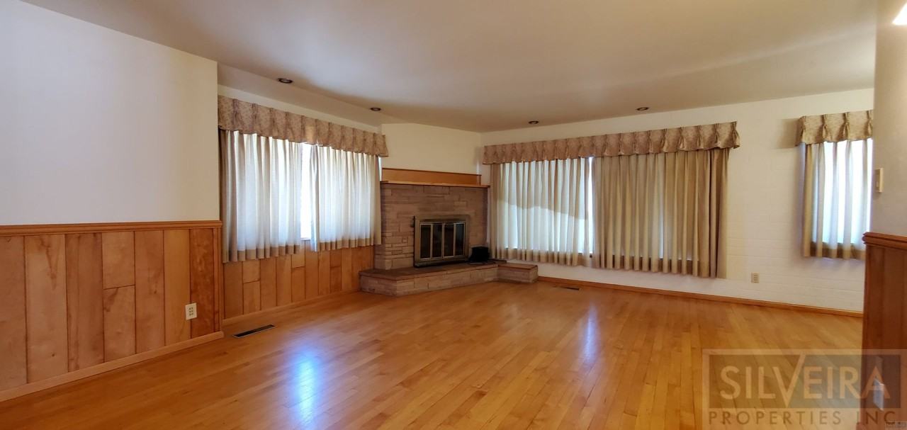 210 Pabst Ln - Photo 3 of 35