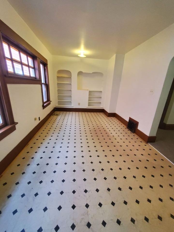 3416 W Walnut St - Photo 4 of 10