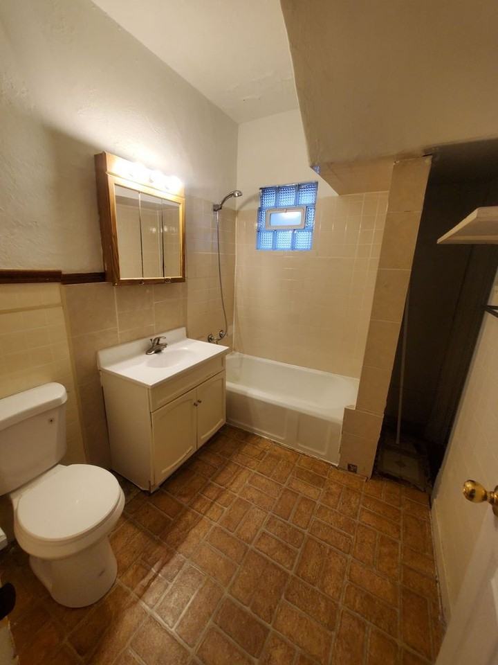 3416 W Walnut St - Photo 5 of 10