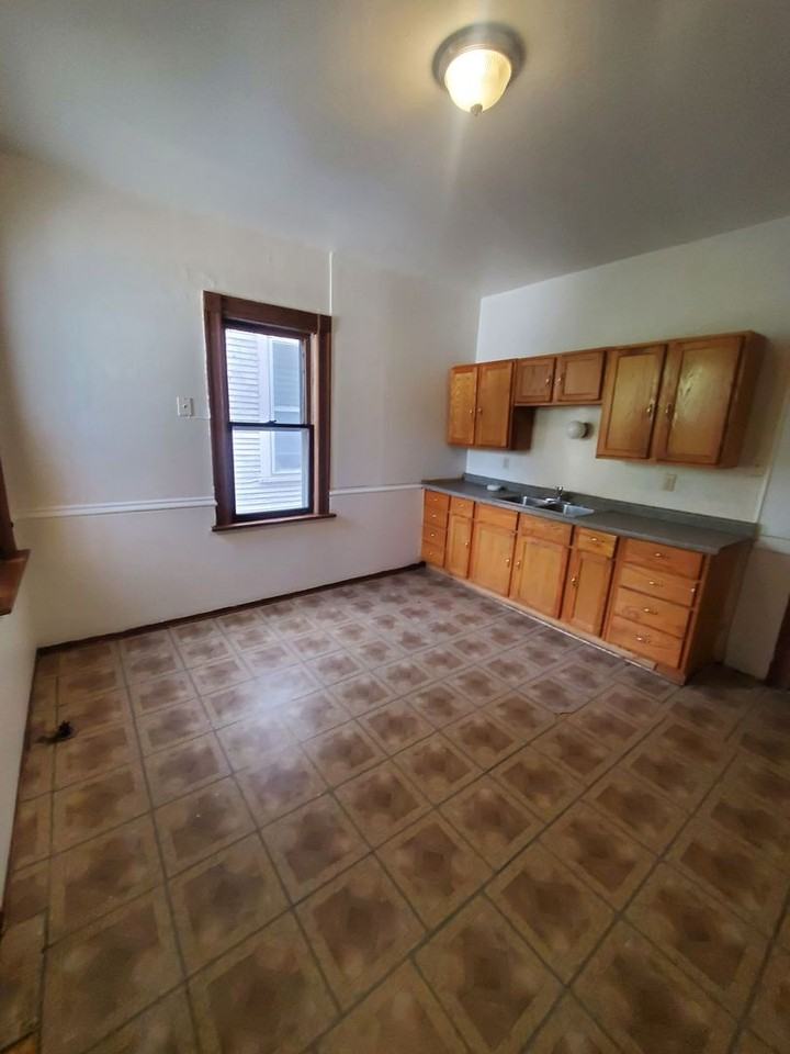 3416 W Walnut St - Photo 7 of 10