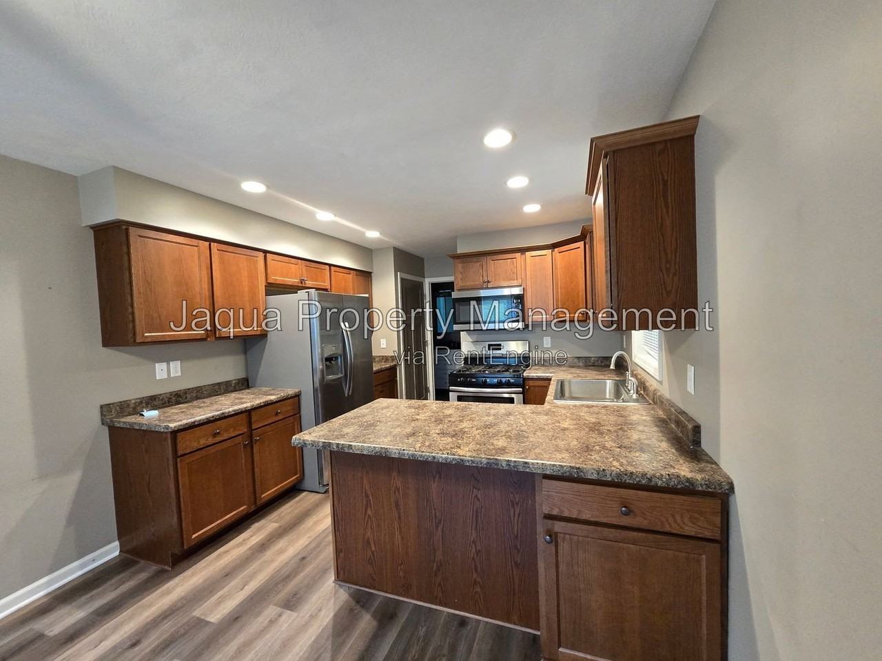 10578 Stadium Dr - Photo 3 of 23
