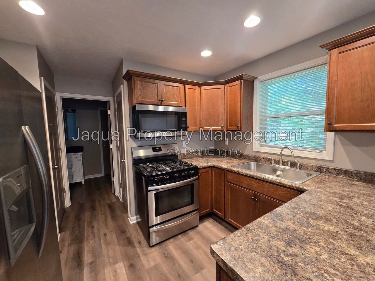 10578 Stadium Dr - Photo 4 of 23