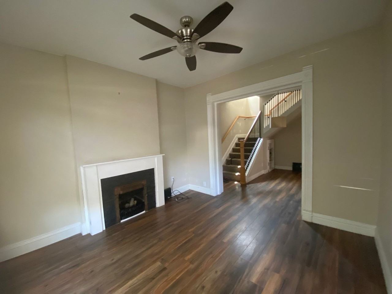 825 Fox St - Photo 2 of 12