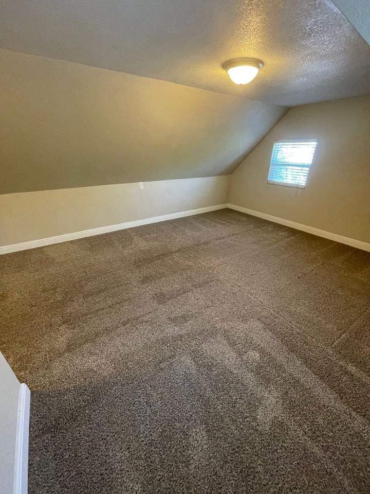 825 Fox St - Photo 3 of 12