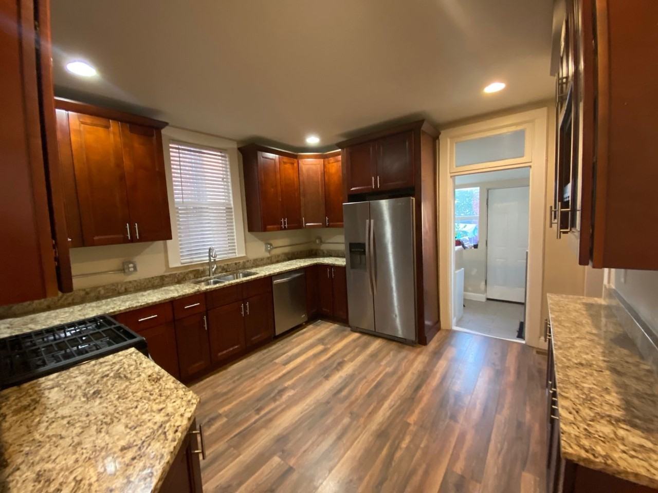 825 Fox St - Photo 6 of 12