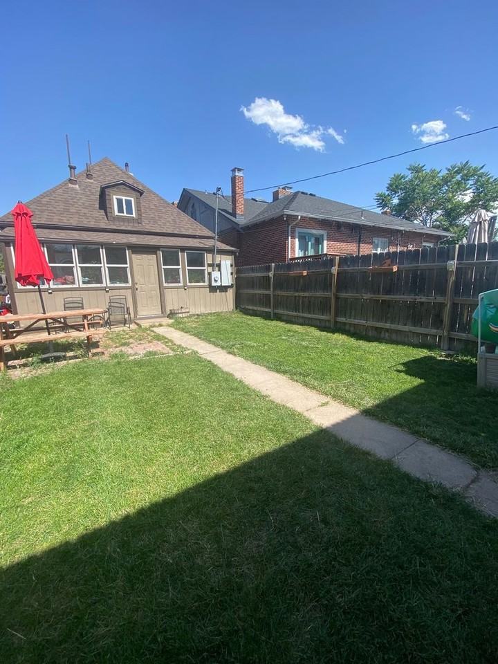 825 Fox St - Photo 7 of 12