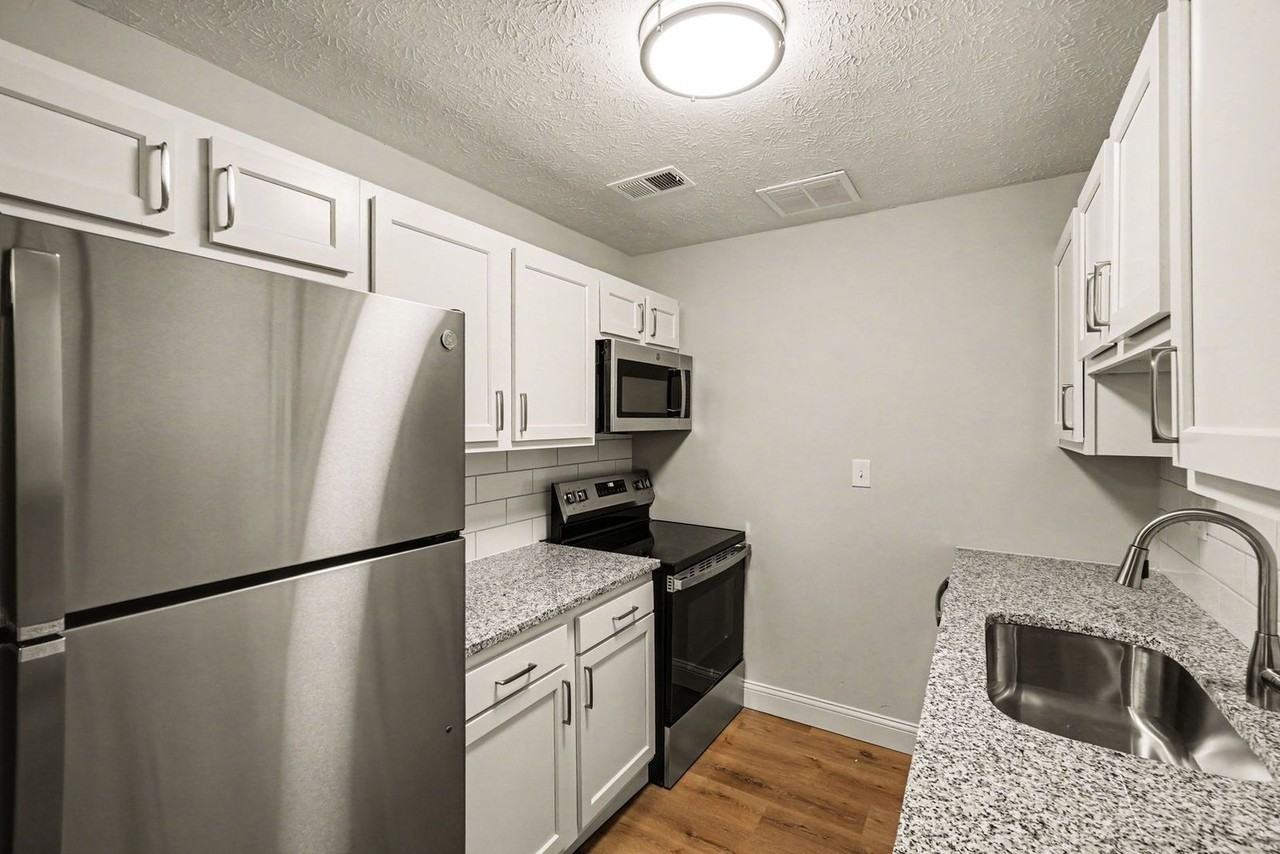 4300 Batavia Meadows Dr #6 - Photo 2 of 12