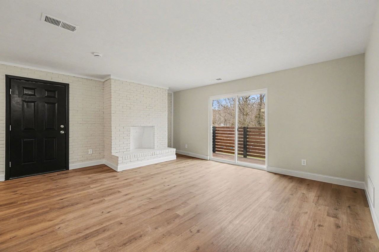 4300 Batavia Meadows Dr #6 - Photo 5 of 12