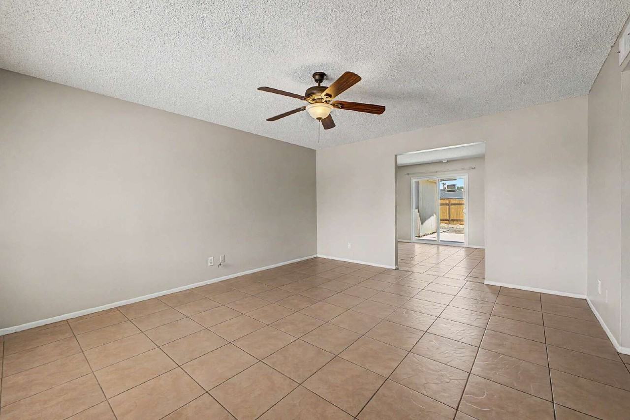 2521 N 49th Ave - Photo 7 of 30