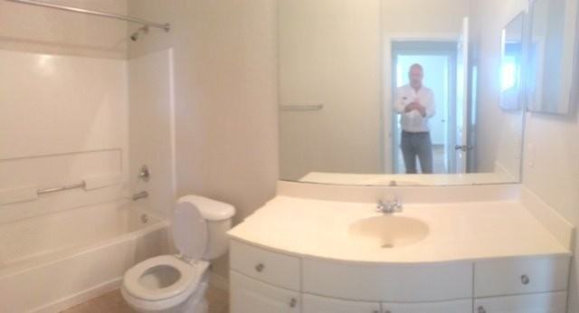 1011 Hemingway Cir - Photo 3 of 6