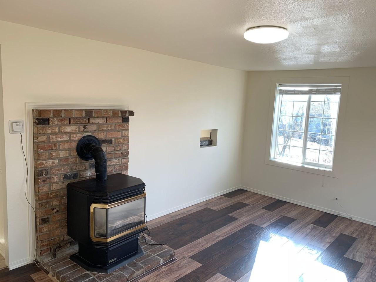 128 Ne Baker St - Photo 6 of 12