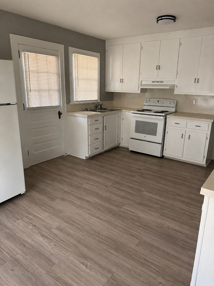 902 Bringle Ferry Rd - Photo 3 of 9