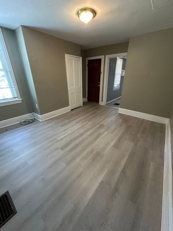 200 W Union St #A - Photo 4 of 8
