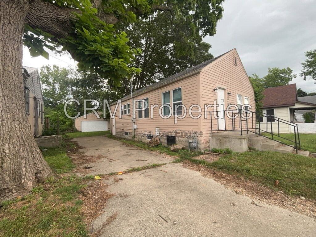 714 E Vaile Ave - Photo 3 of 32