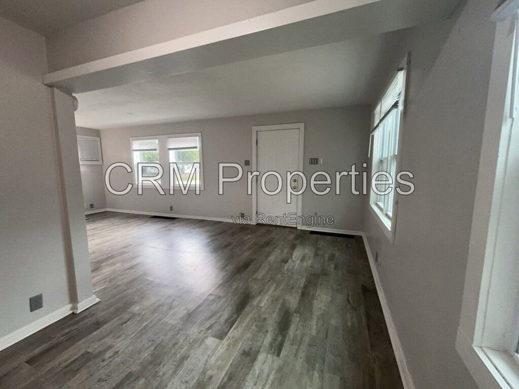 714 E Vaile Ave - Photo 4 of 32