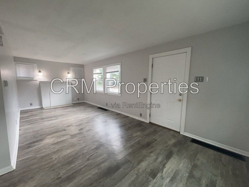 714 E Vaile Ave - Photo 5 of 32