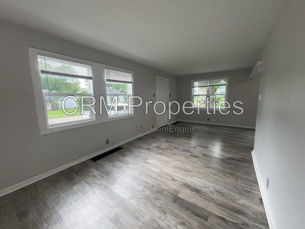 714 E Vaile Ave - Photo 6 of 32