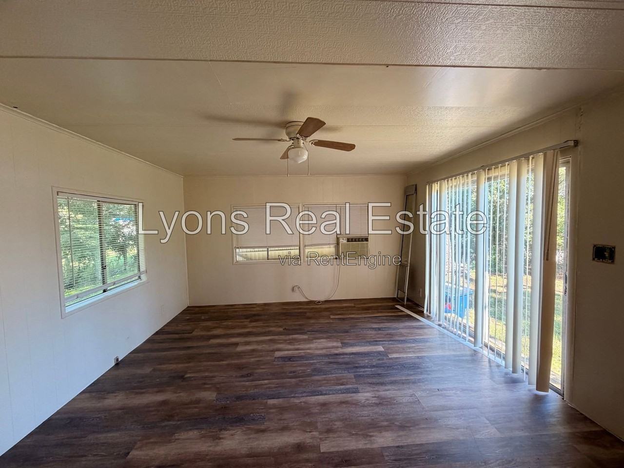 7555 Ebson Dr - Photo 2 of 8