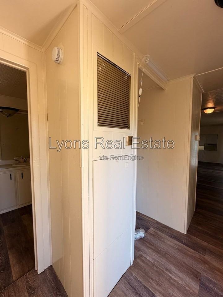 7555 Ebson Dr - Photo 4 of 8