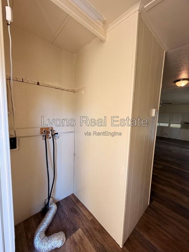 7555 Ebson Dr - Photo 5 of 8