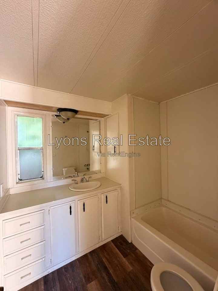 7555 Ebson Dr - Photo 6 of 8