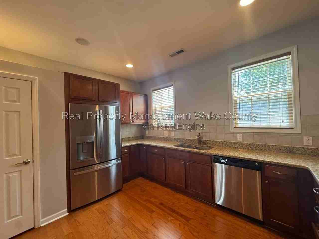 1365 Regulator St - Photo 3 of 29