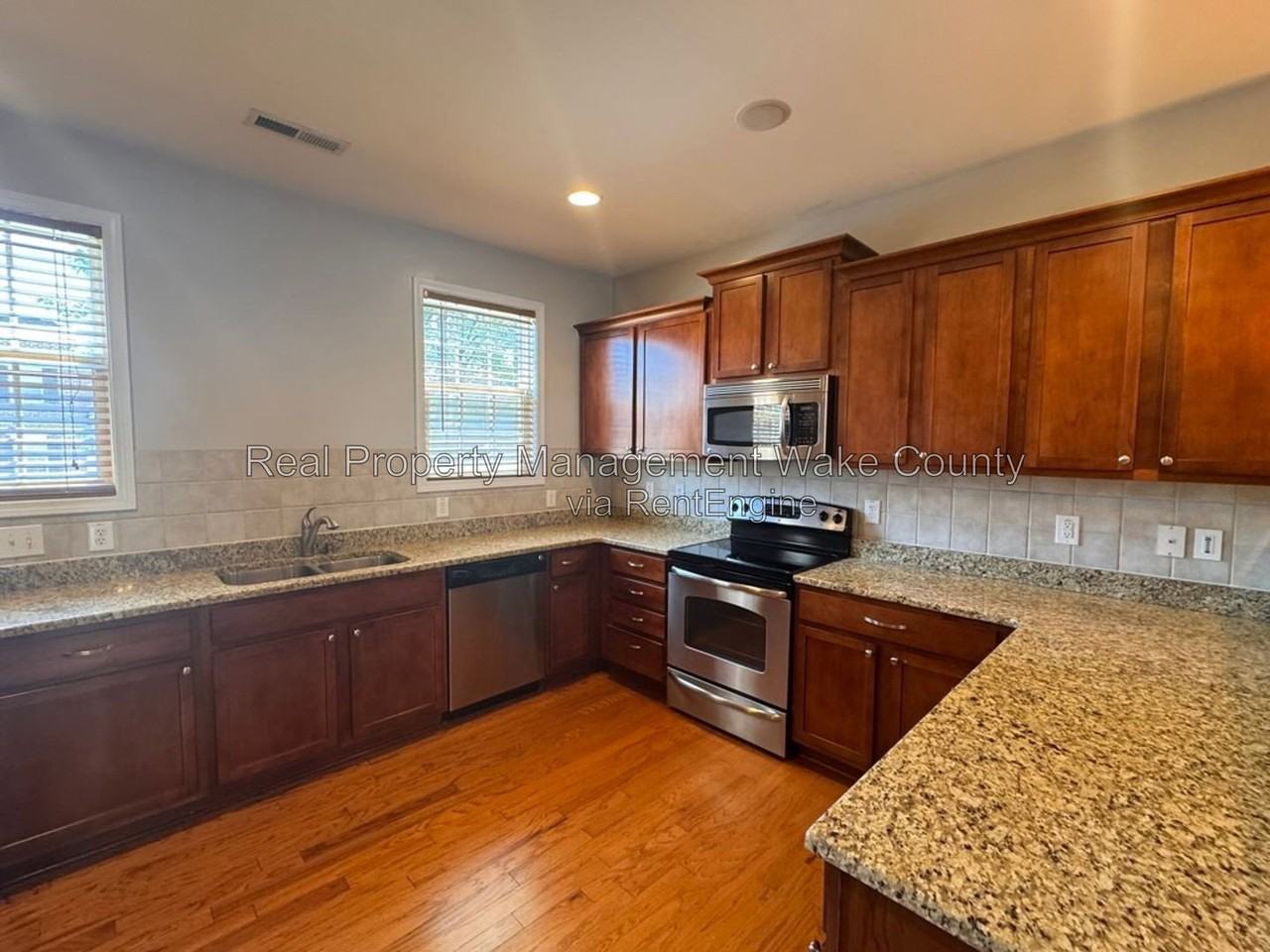 1365 Regulator St - Photo 4 of 29