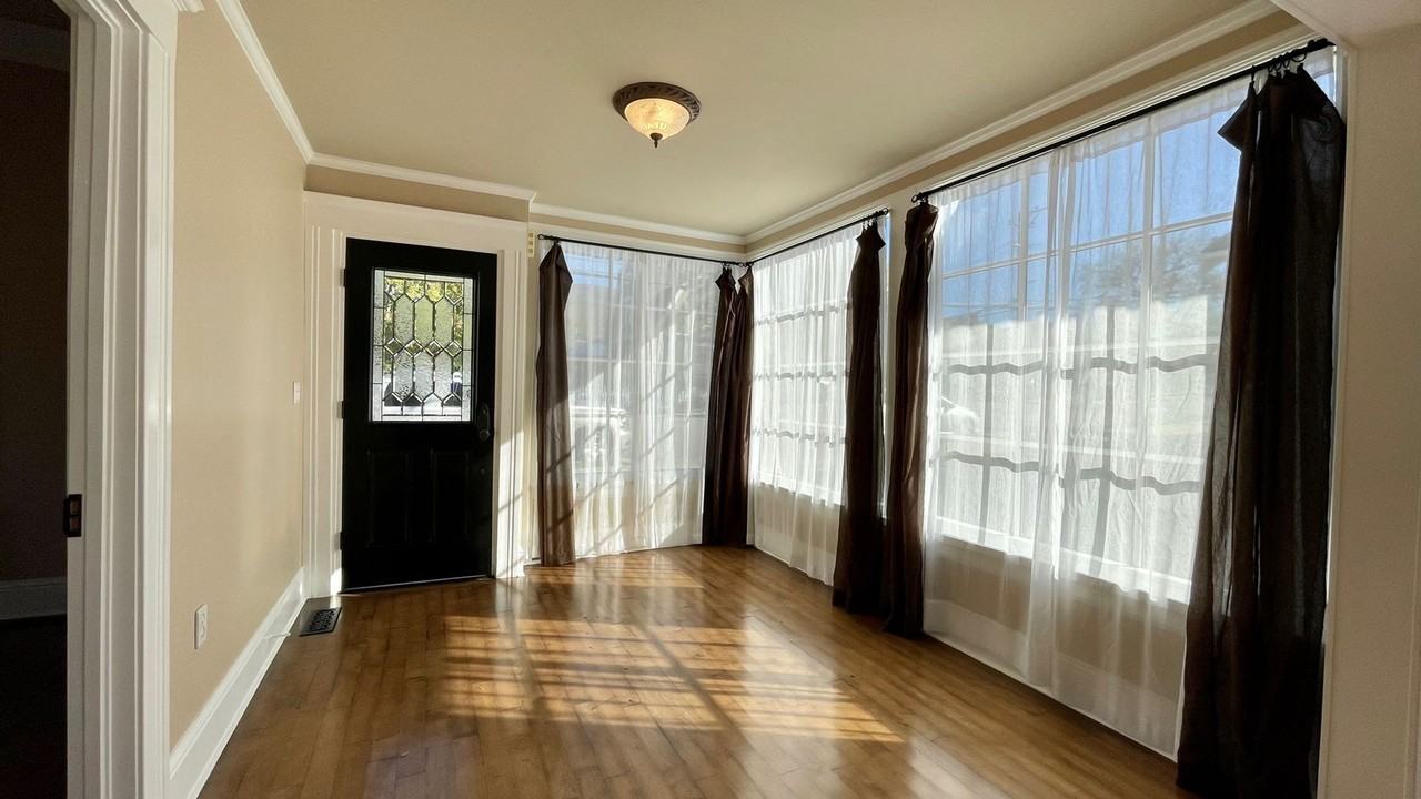 1737 Chorro St - Photo 2 of 27