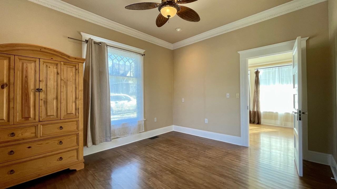 1737 Chorro St - Photo 4 of 27