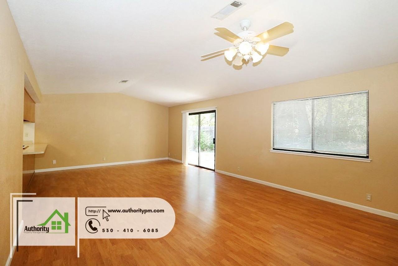 6822 Creekside St - Photo 3 of 23