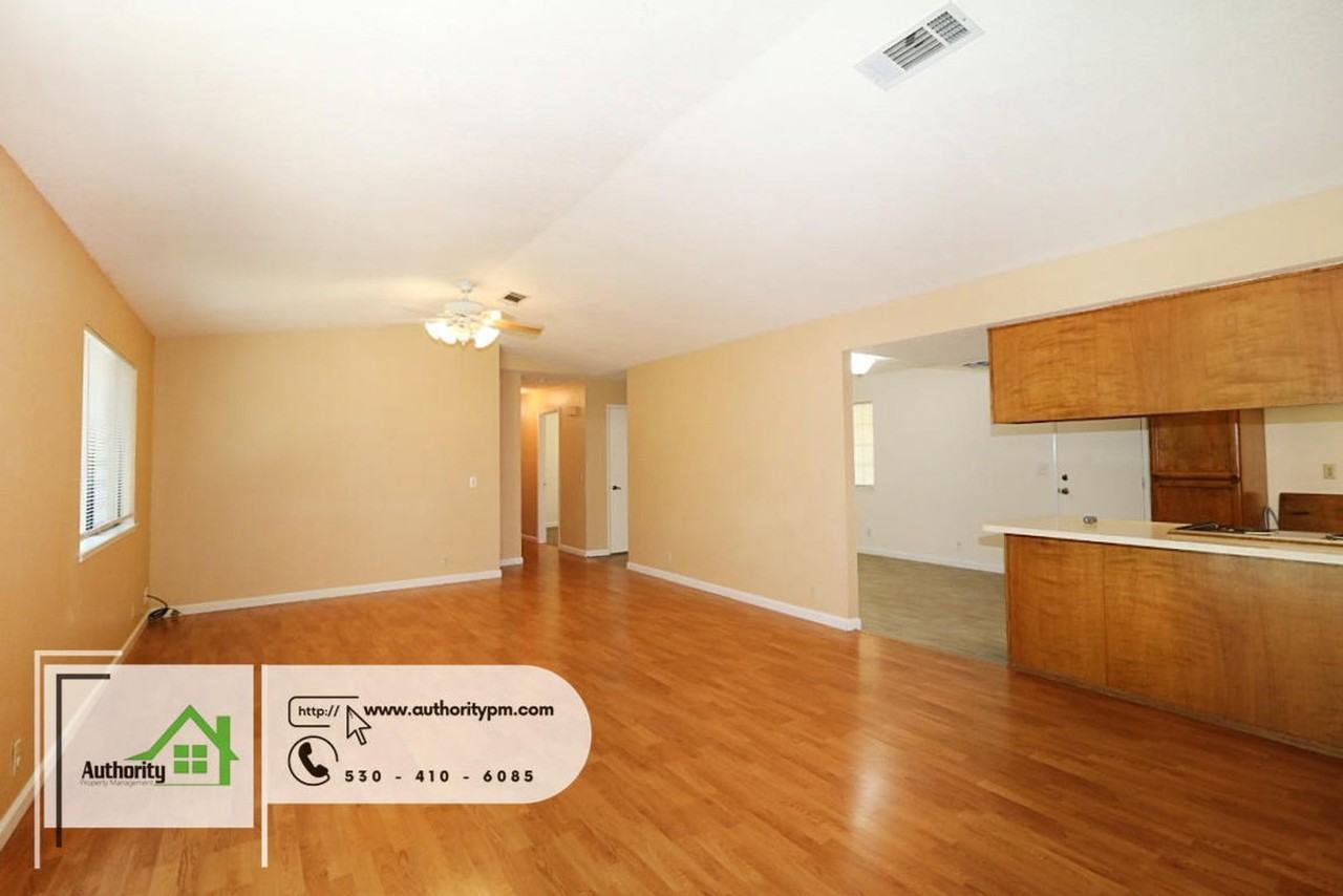 6822 Creekside St - Photo 6 of 23