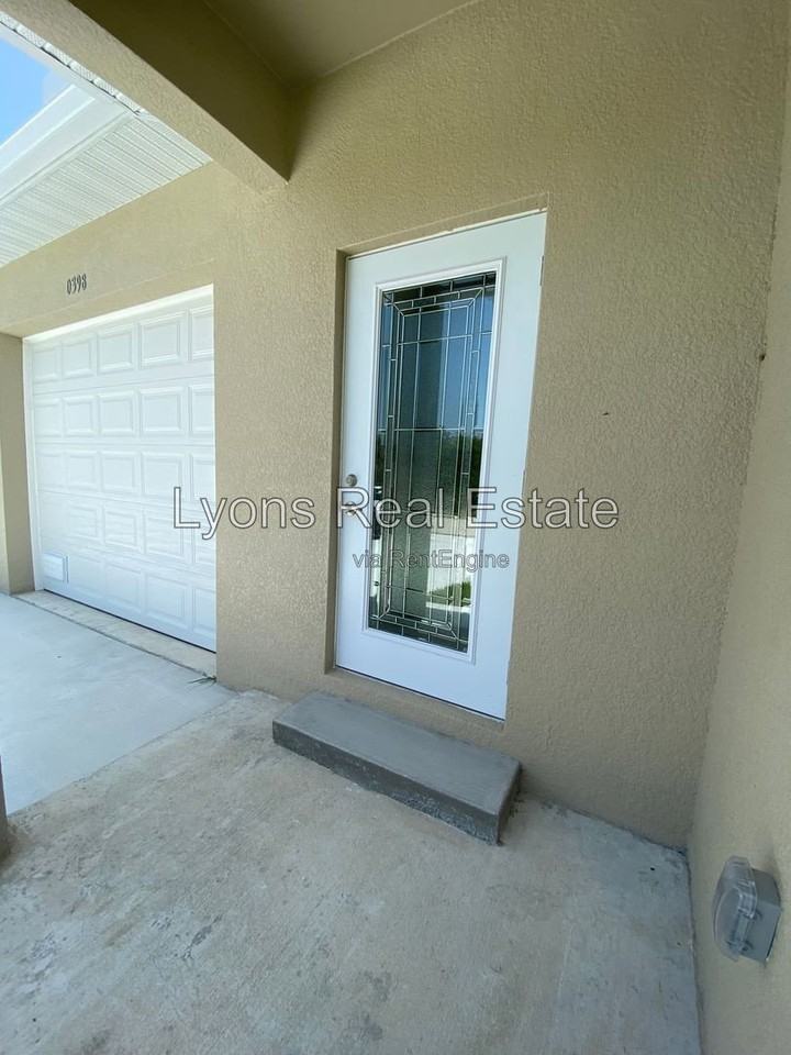 10398 Port Everglades St - Photo 4 of 23