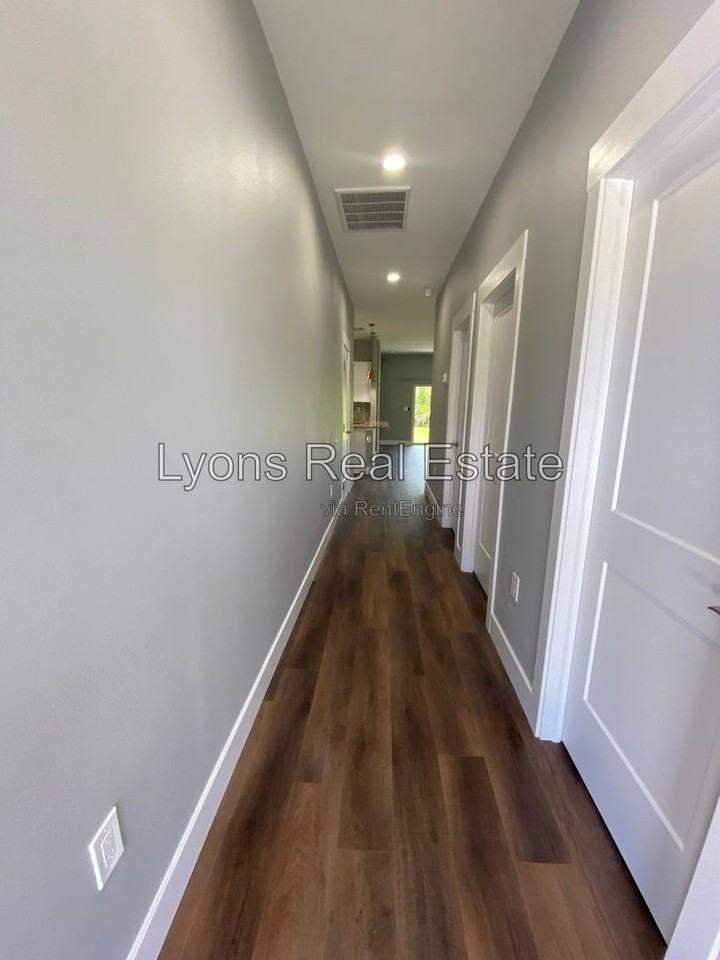 10398 Port Everglades St - Photo 5 of 23