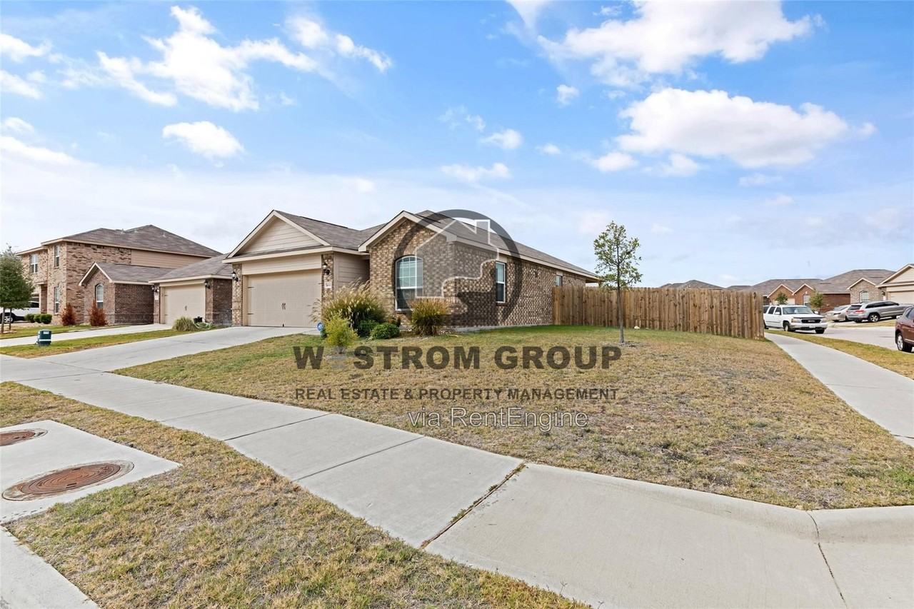 6041 Spring Ranch Dr - Photo 2 of 24