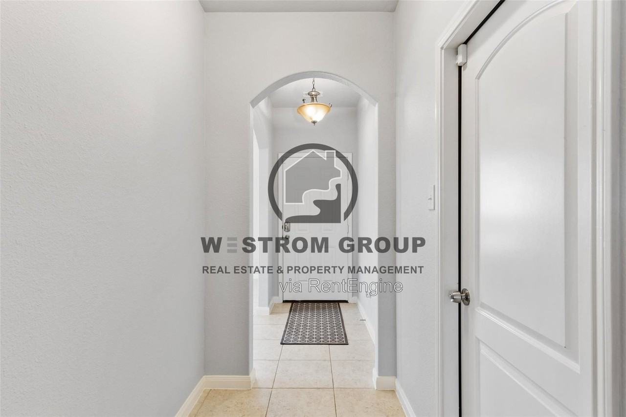 6041 Spring Ranch Dr - Photo 3 of 24