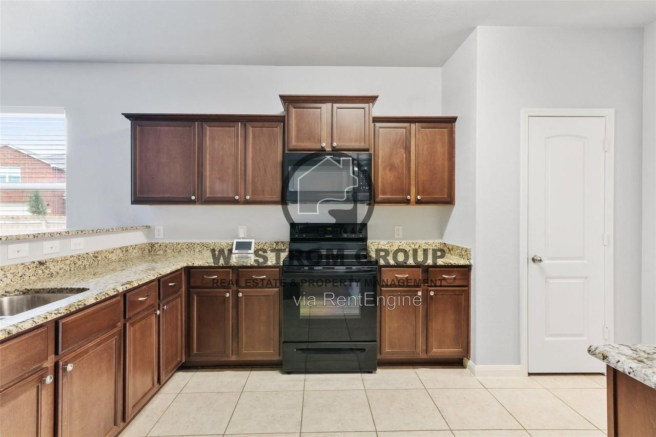 6041 Spring Ranch Dr - Photo 7 of 24