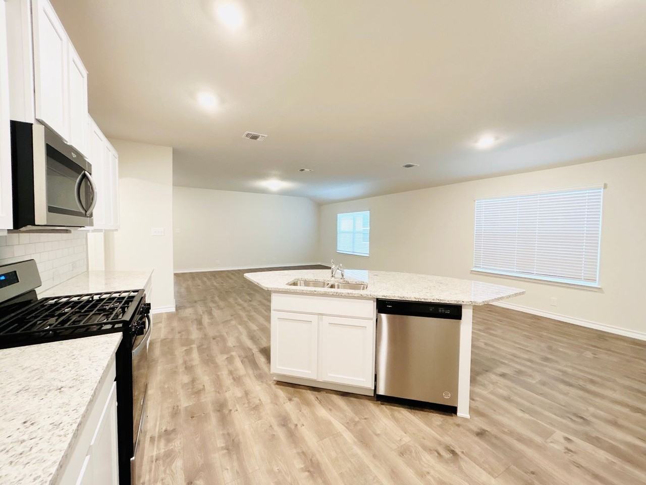 14022 Trinity Cv - Photo 2 of 22