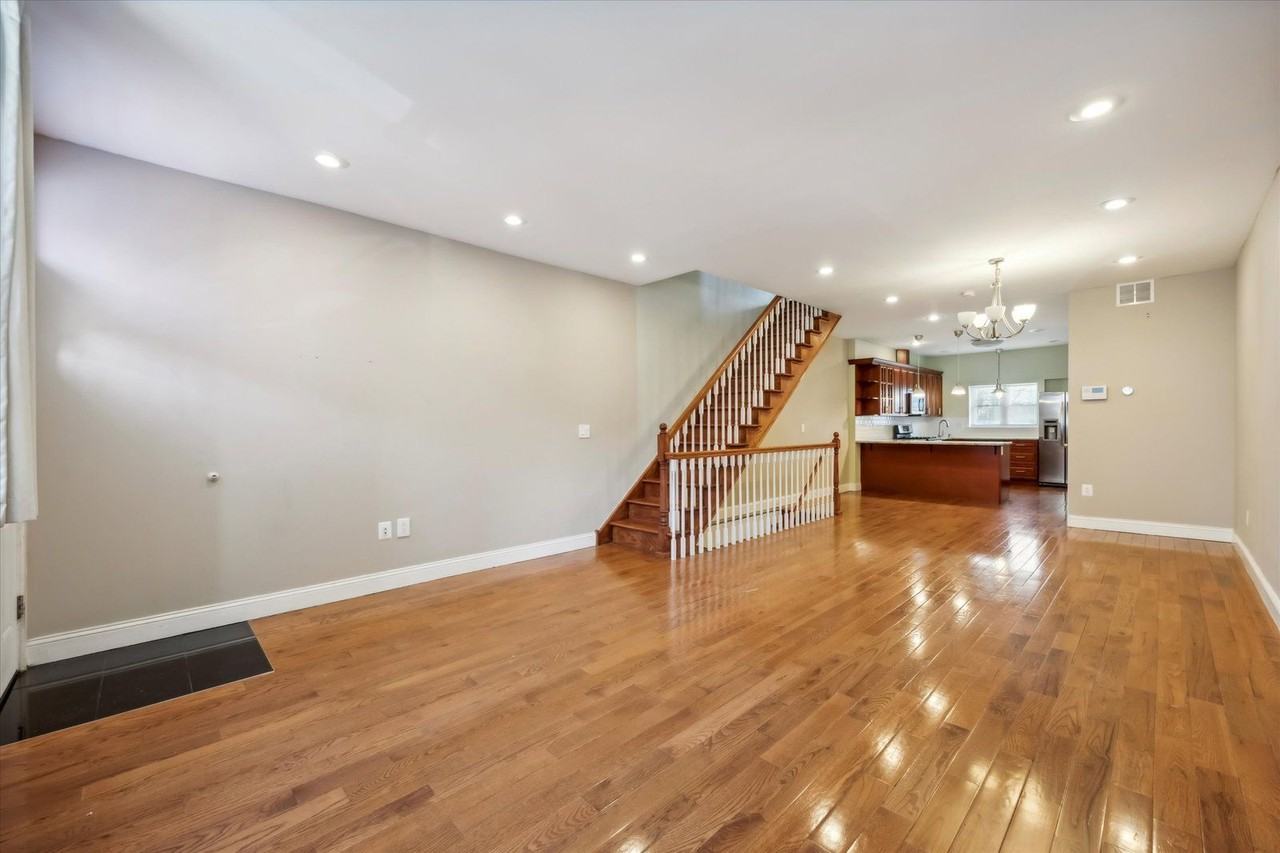 1633 S 21st St - Photo 5 of 23