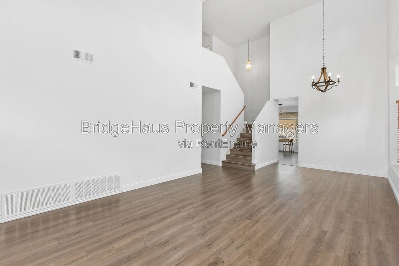 953 Gallery Dr - Photo 5 of 33