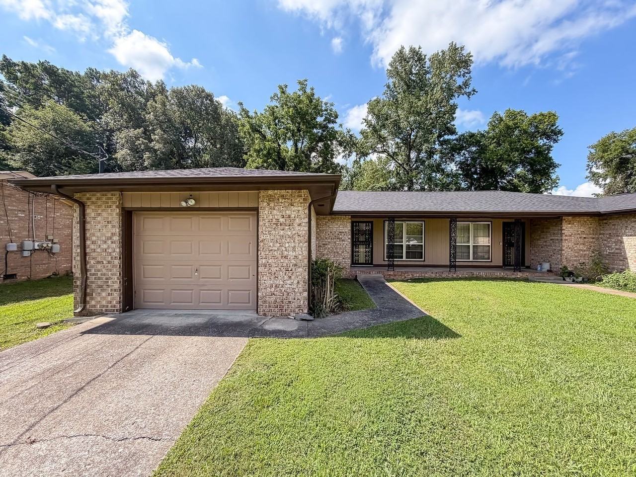 3614 Missionaire Ave - Photo 4 of 15