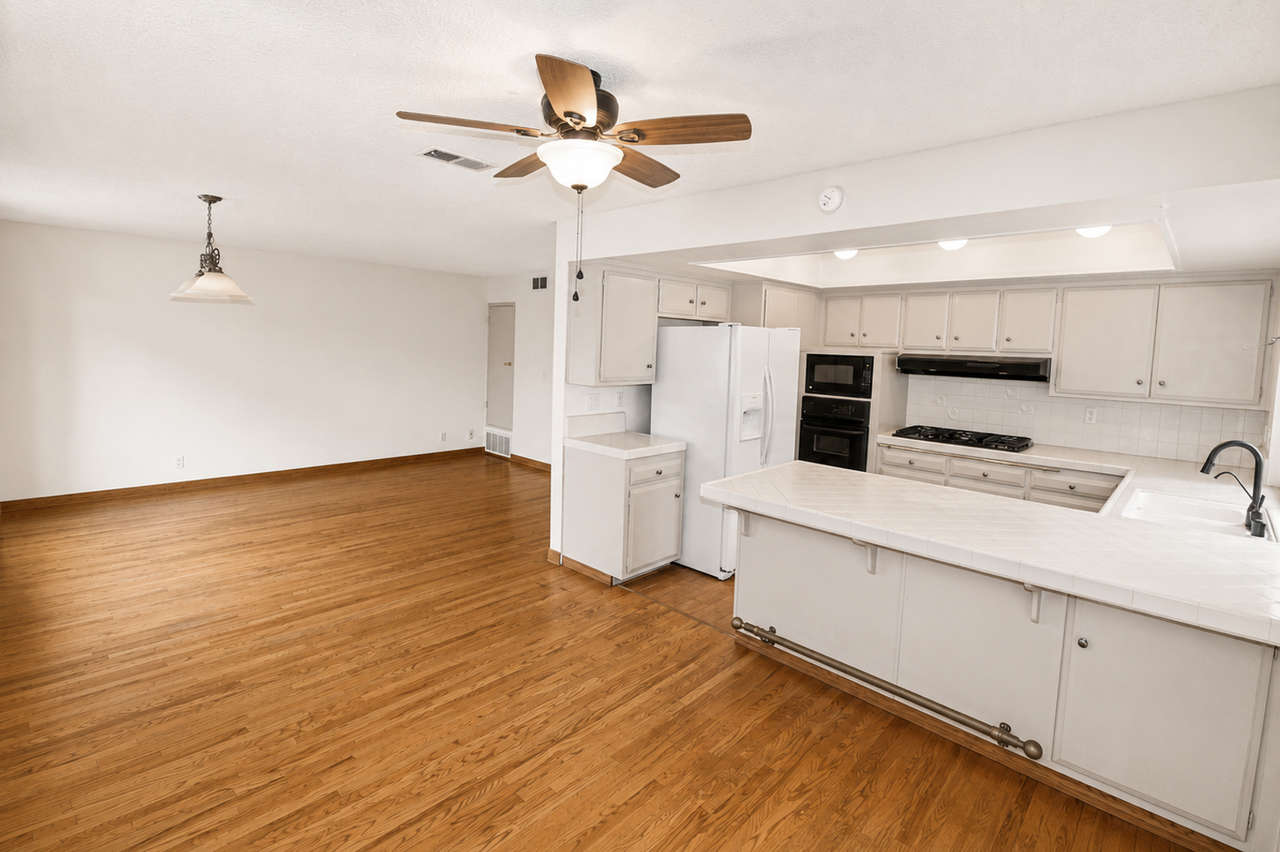 201 Burnett Ave - Photo 7 of 35