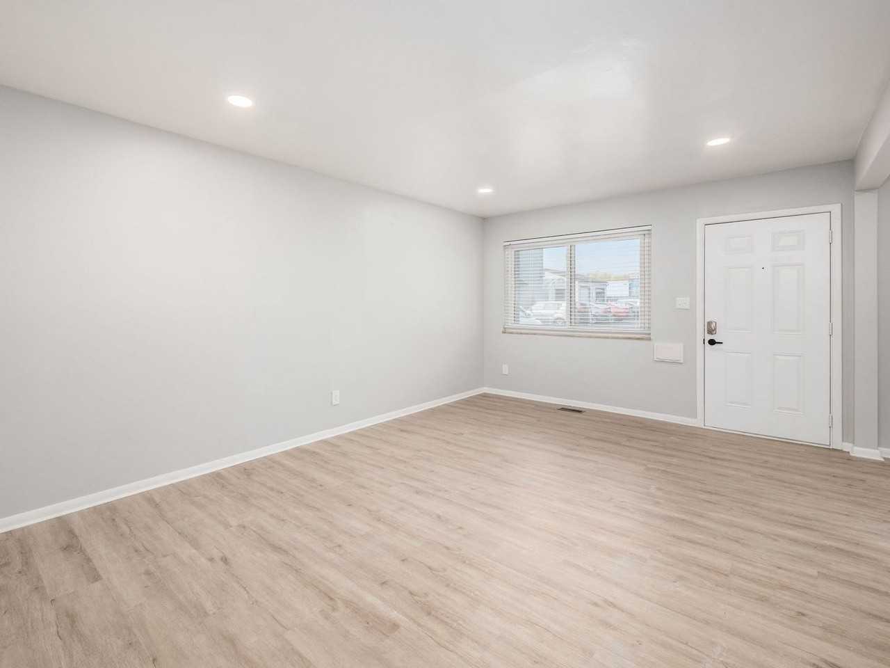 980 King Ave #405 - Photo 3 of 24