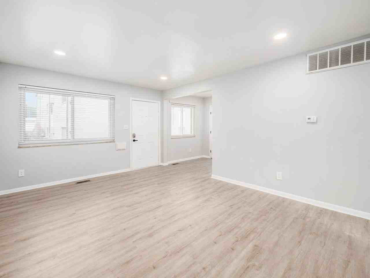 980 King Ave #405 - Photo 6 of 24
