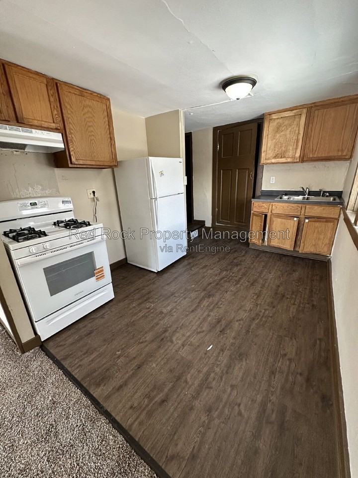171 1/2 Linn St - Photo 3 of 11