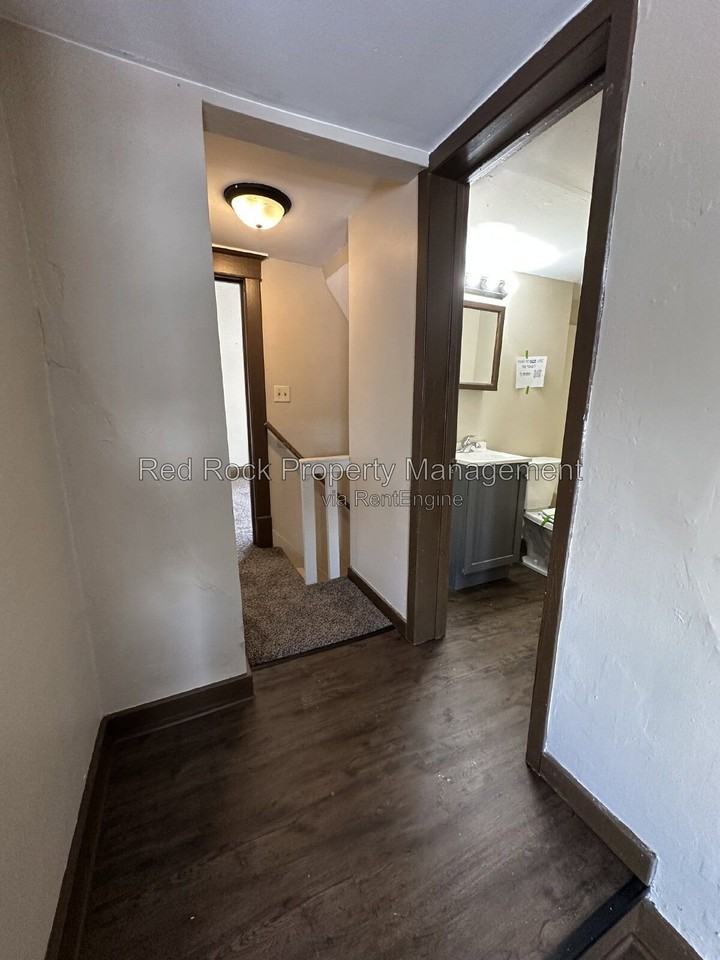 171 1/2 Linn St - Photo 5 of 11