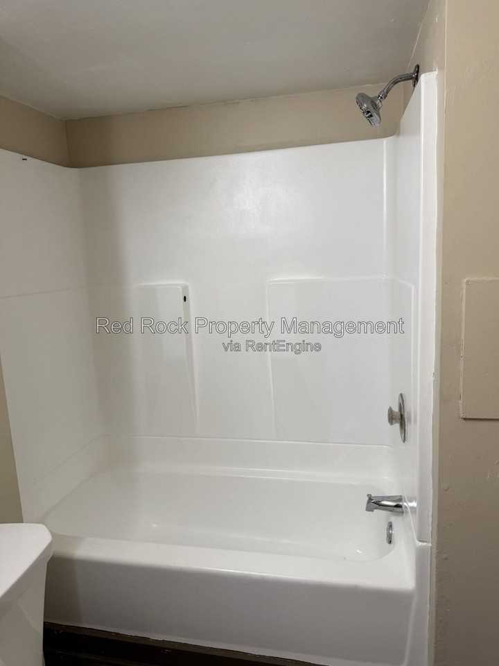 171 1/2 Linn St - Photo 7 of 11